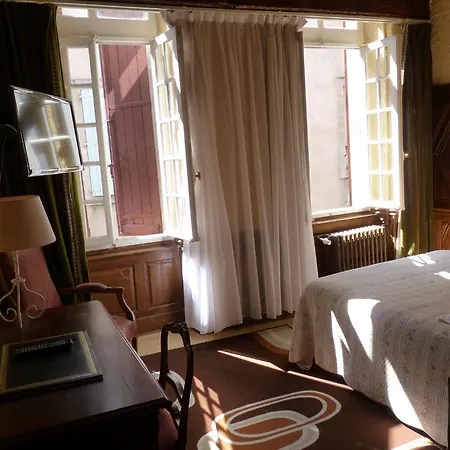 Le Mont Royal Hotel